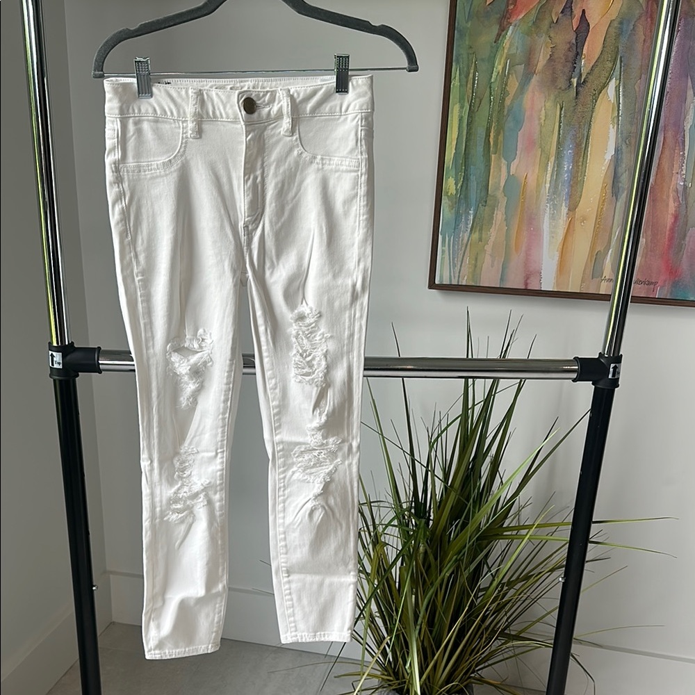 American Eagle Outfitters never worn White Distressed Jeans